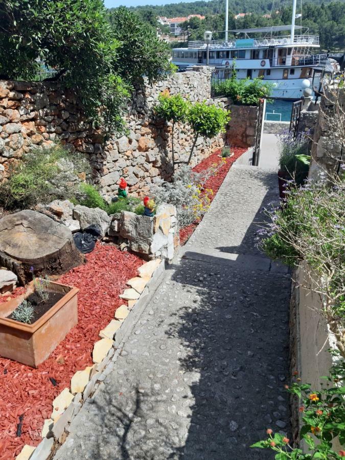 Two-Bedroom Apartment With Sea View,Big Terrase And Garden Stari Grad  Buitenkant foto
